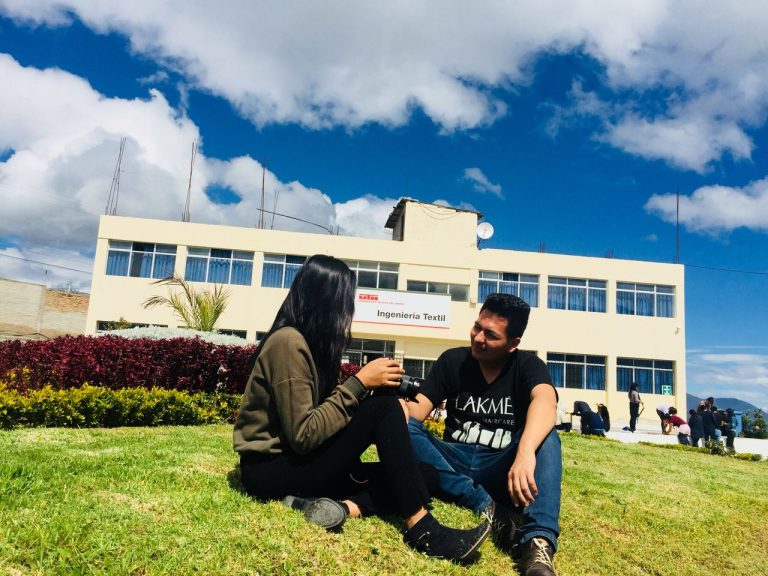 Estudiantes de Ingeniería en Textiles - UTN